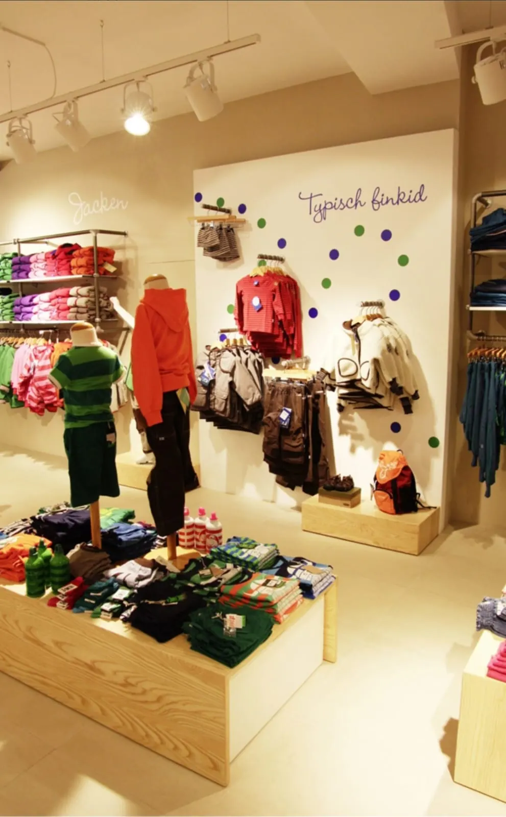 A bright family-fashion edit — CITYROOTS retail photography