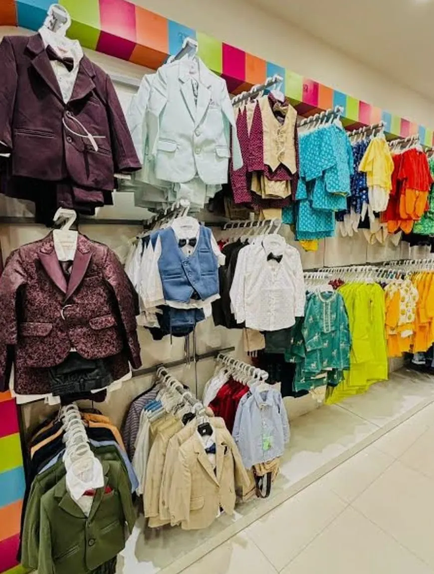 Colour for the important days — CITYROOTS retail photography